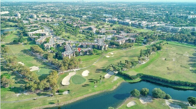 Foto del edificio - 6301 N Falls Cir Dr