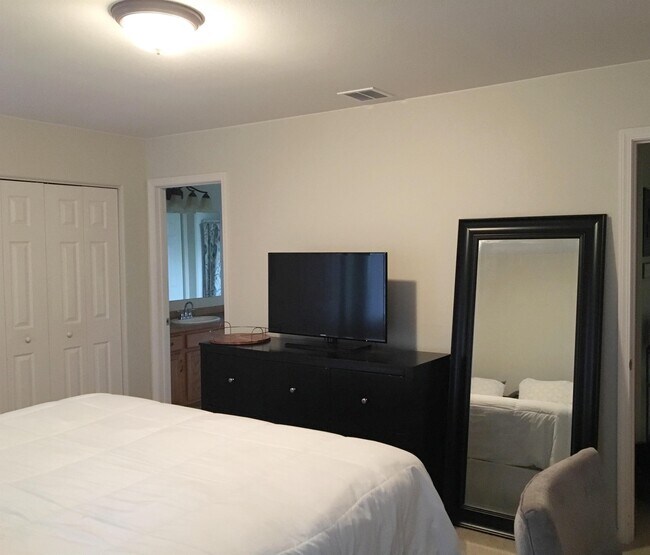 Foto del edificio - 3415 Blue Heron St