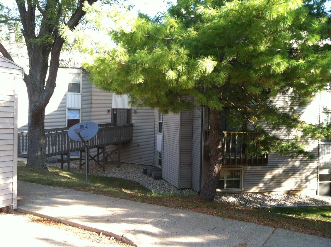 5721 W Ridgecrest Dr, Peoria, IL 61615 Apartments in Peoria, IL