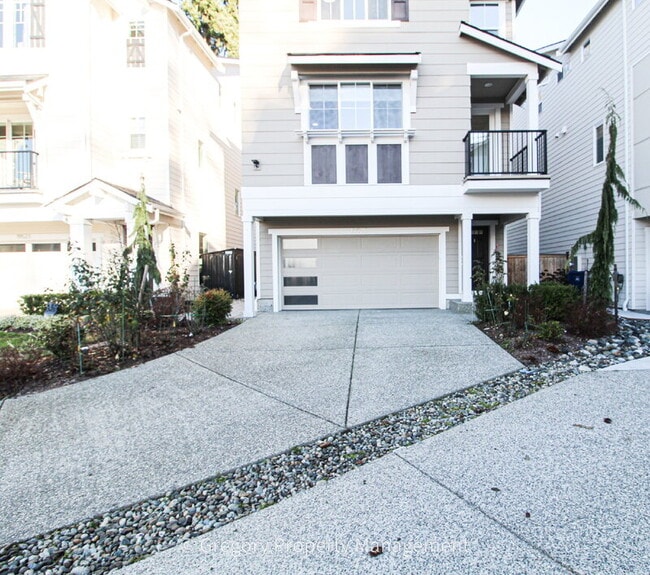 Building Photo - 19525 3rd Dr SE