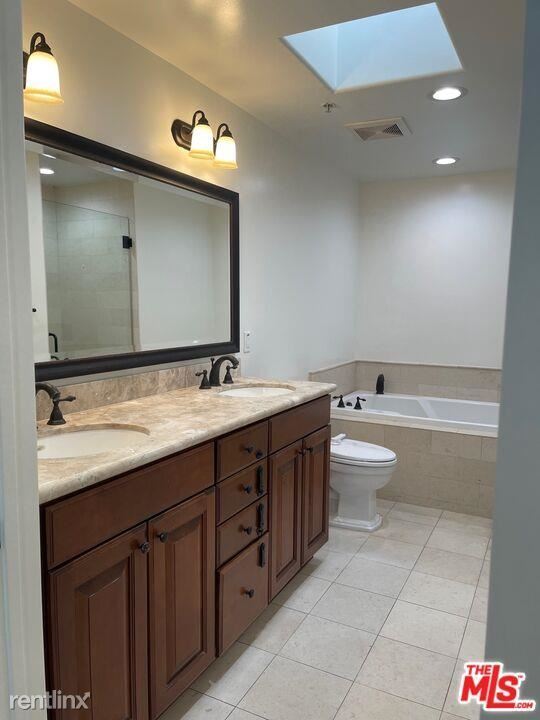 Foto del edificio - 3 br, 3 bath Condo - 12104 Hoffman St Apt 403