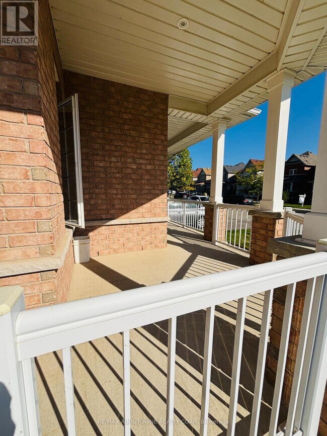 Building Photo - 676 Baldwin Cres