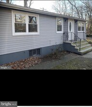 Building Photo - 67 Syringa St