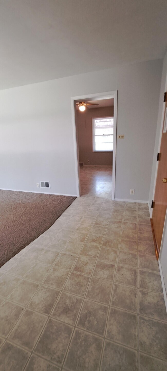 Foto del edificio - 1214 S Saxby Ave