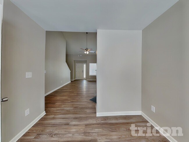 Foto del edificio - 5819 Twin Brook Dr