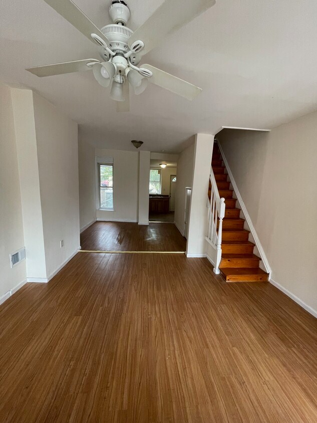 Foto principal - 237 W Clarkson Ave