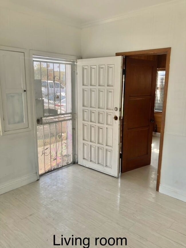 Photo - 6551 S Vermont Ave Apartment