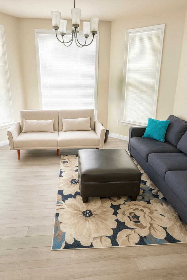 Building Photo - Renovated Short Term Rental!