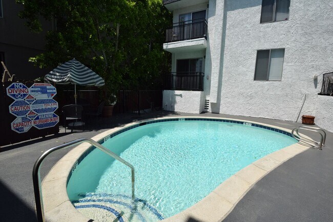 Foto del edificio - 15049 Burbank Blvd