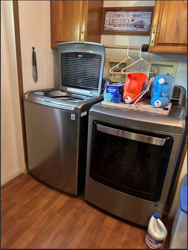 Building Photo - Newly Remodeled 3 Bedrrom– Move-In Ready!