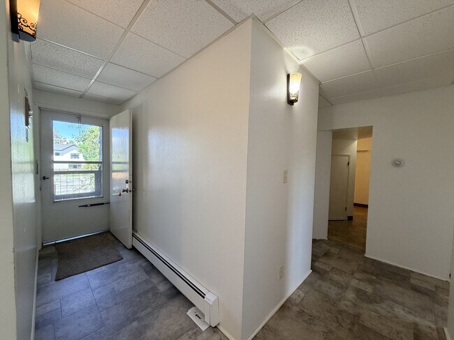 Building Photo - 1011 River Dr