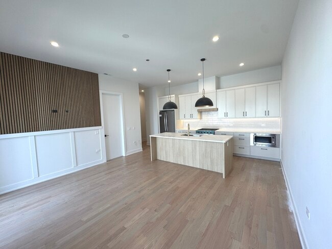 Foto del edificio - 2127 W Madison St