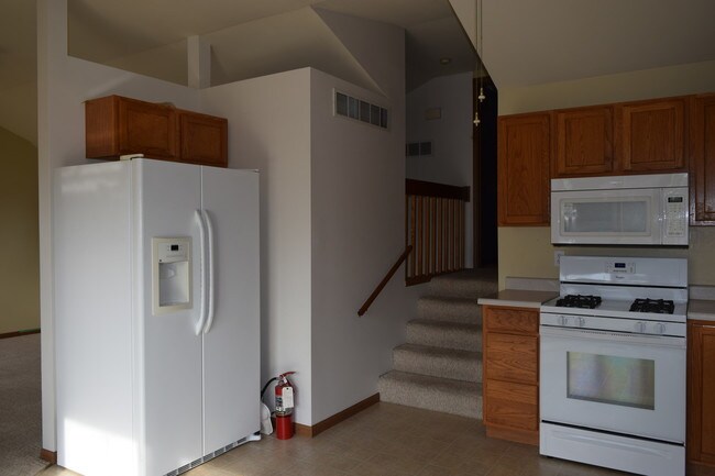 Building Photo - 412 Parkview Dr