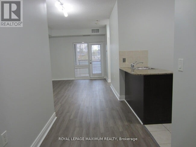Photo du bâtiment - 8201-8201 Islington Ave