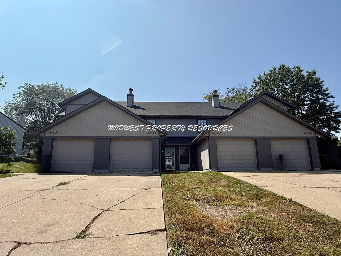 Primary Photo - Beautiful 2 Bedroom Townhome with Updated ...