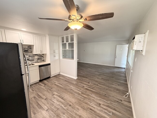 Foto del edificio - 5498 Carlson Dr