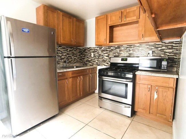 Building Photo - 5 br, 2.5 bath Apartment - 2035 W Oxford St
