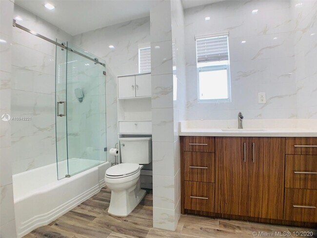 Foto del edificio - 7504 NE 6th Ct