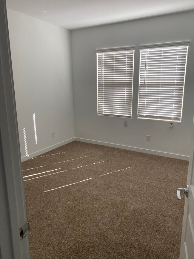 Building Photo - 4077 S Sabrina Dr