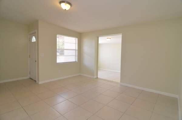 Building Photo - 1110 E Camellia Dr