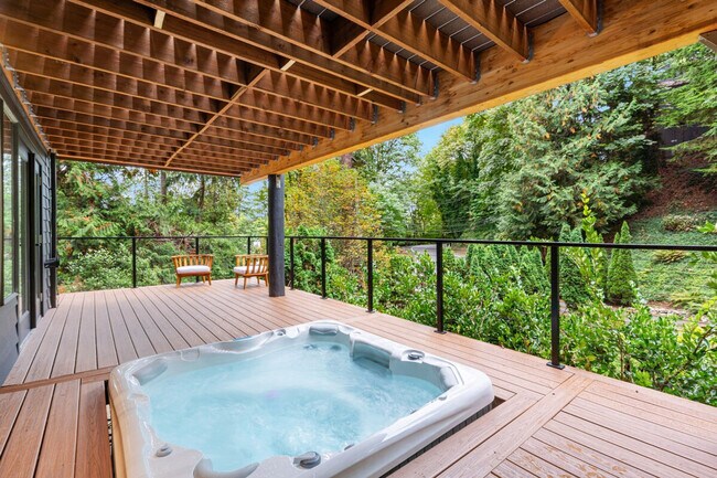 Building Photo - 4375 Fernbrook Dr