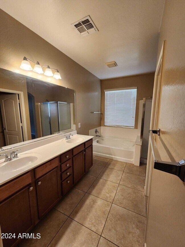 Foto del edificio - 7643 W Charter Oak Rd