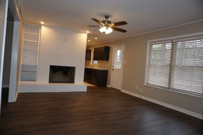 Building Photo - 1515 Kitchen St