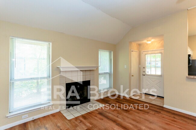 Foto del edificio - 2407 Armadillo Dr