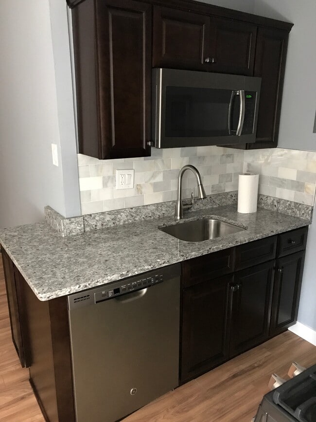 Building Photo - 950 25th St NW