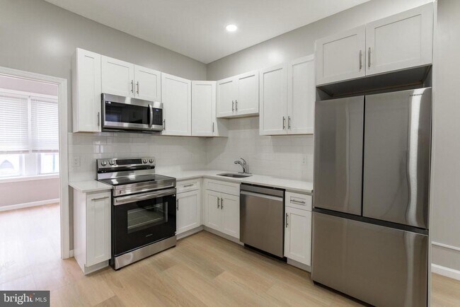 Foto del edificio - 2827 W Girard Ave