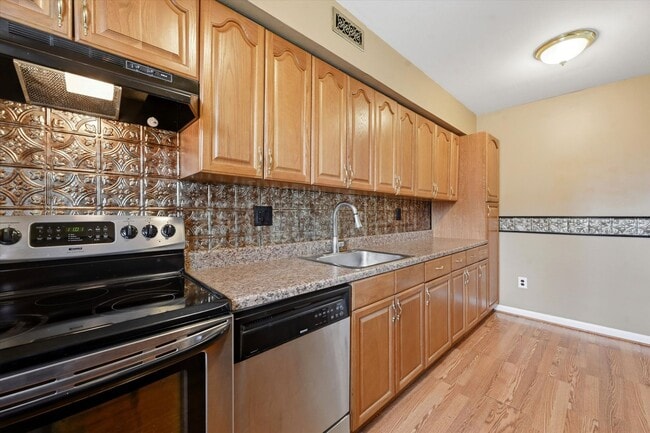 Building Photo - 3 Bed | 2.5 Bath Townhome in Wedgewood Estates – Available Now!