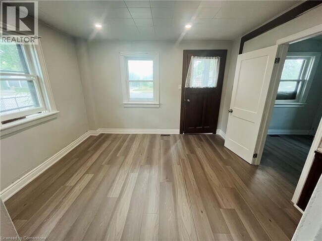 Photo du bâtiment - 1279 Hamilton St