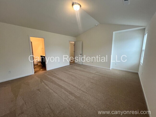 Foto del edificio - Charming 4-Bedroom Home