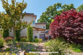 2503 Las Gallinas Ave