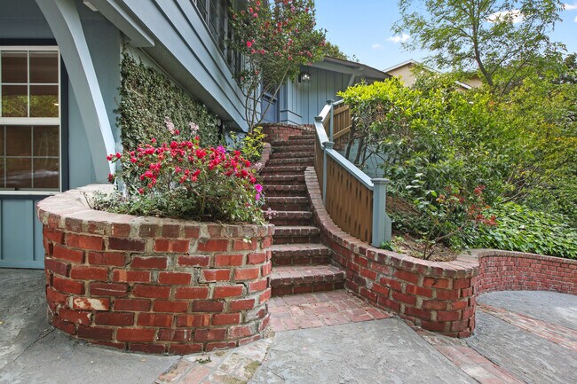 Building Photo - 3625 Goodland Ave