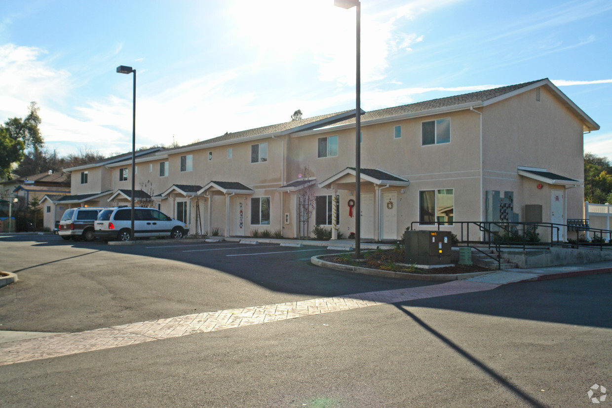 Primary Photo - 2825A Linden Ave