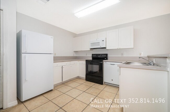 Foto del edificio - 8831 Grand Palms Cir