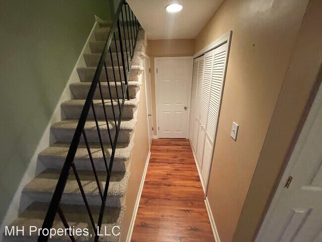 Building Photo - 3 br, 2.5 bath House - 712 Shore Dr