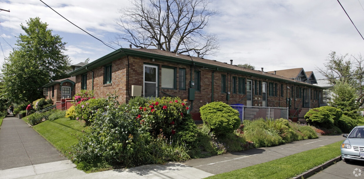 Primary Photo - 711 SE 33rd Ave