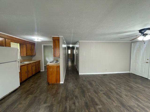 Building Photo - 206 Lake Dr