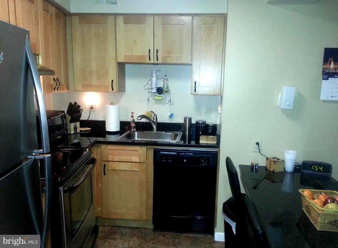 Primary Photo - 5802 Royal Ridge Dr