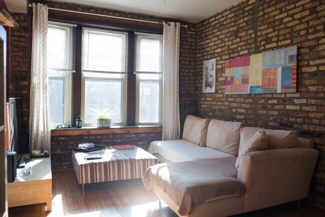 Foto del edificio - Huge UK Village 1 bed with Deck, Outdoor Space, Laundry. Free Internet