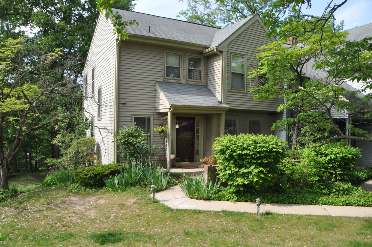 1128 Peggy Dr Unit 1128 Peggy Drive, Hummelstown, PA 17036 Condo for Rent in Hummelstown, PA