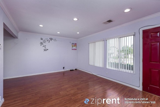 Foto del edificio - 1834 Queen Elizabeth Way