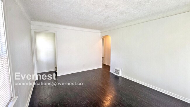 Foto del edificio - 17602 Vaughan St