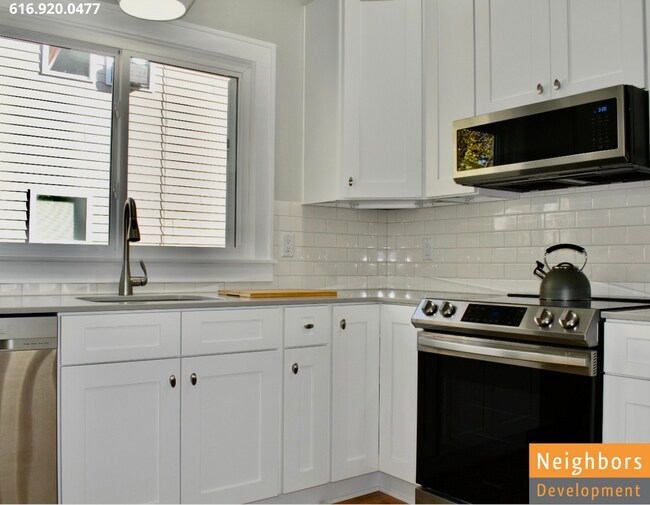 Foto del edificio - 927 Arianna St NW