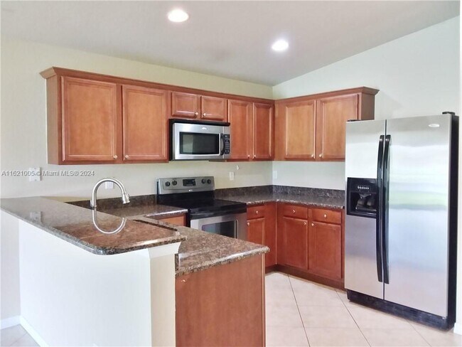 Building Photo - 2157 Newport Isles Blvd