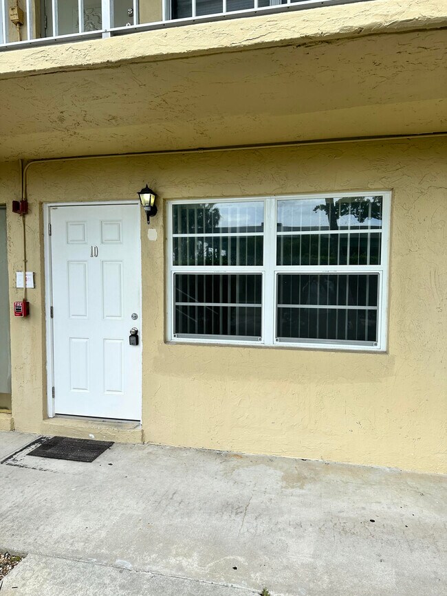 301 W Ocean Ave Unit 10, Lantana, FL 33462 Condo for Rent in Lantana, FL
