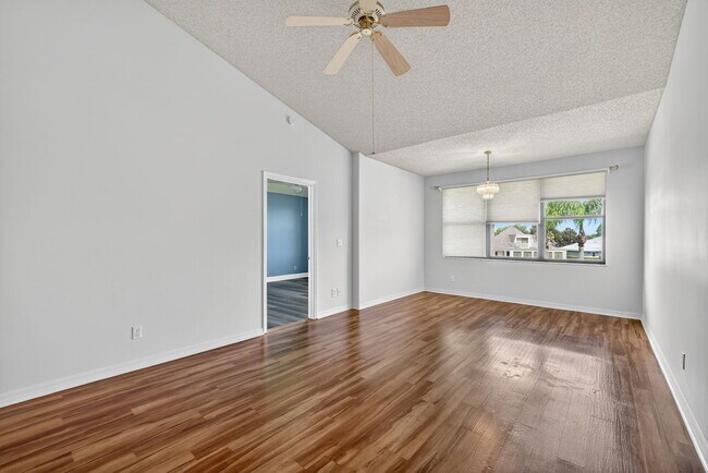 Foto del edificio - 6101 SE Landing Way