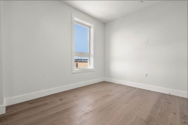 Building Photo - 301 Border St